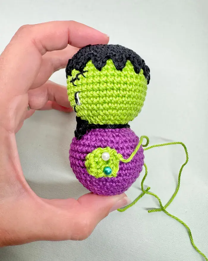 Frankenstein des Mystères d’Halloween en cours de finition